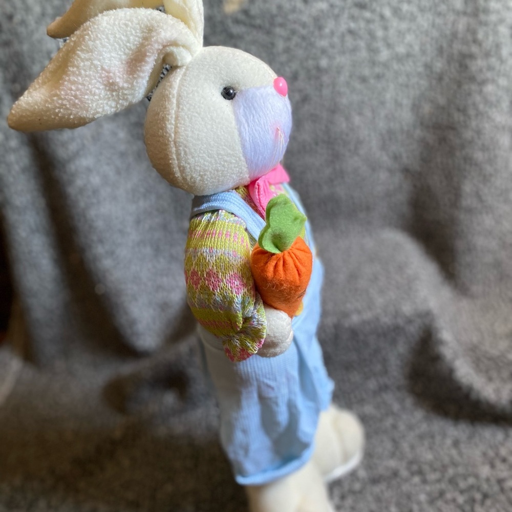 Adorable Bunny Couple Decor - Picture 4 of 11